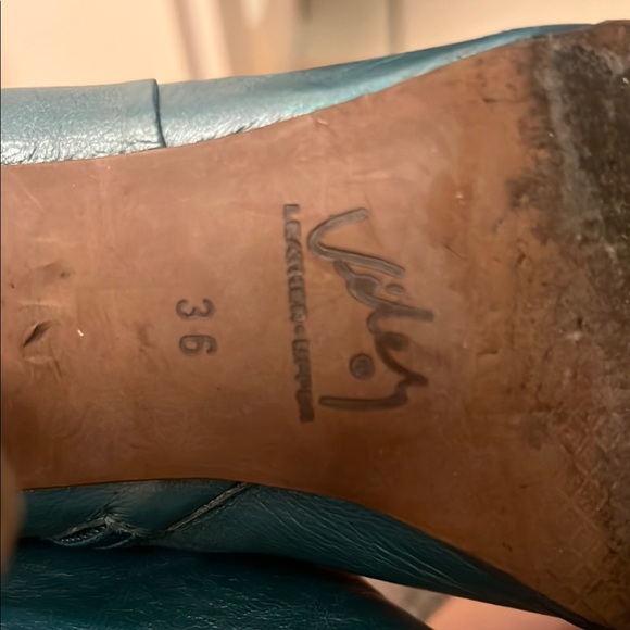 Elegant Blue Leather Ankle Boots - Picture 3 of 3